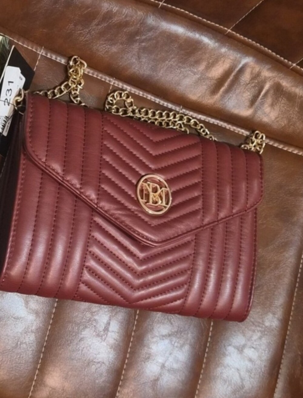 Badgley Mischka 2 Pc  Quilted Burgundy Crossbody with Gold Chain and Coin Purse - Picture 4 of 11
